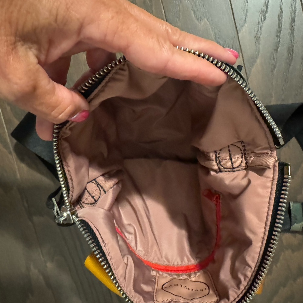 shortyLOVE Amuse Medium Crossbody in Green Camo - Picture 5 of 7